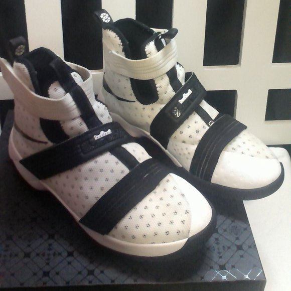 Nike Lebron Soldier 10 Basketball Shoe